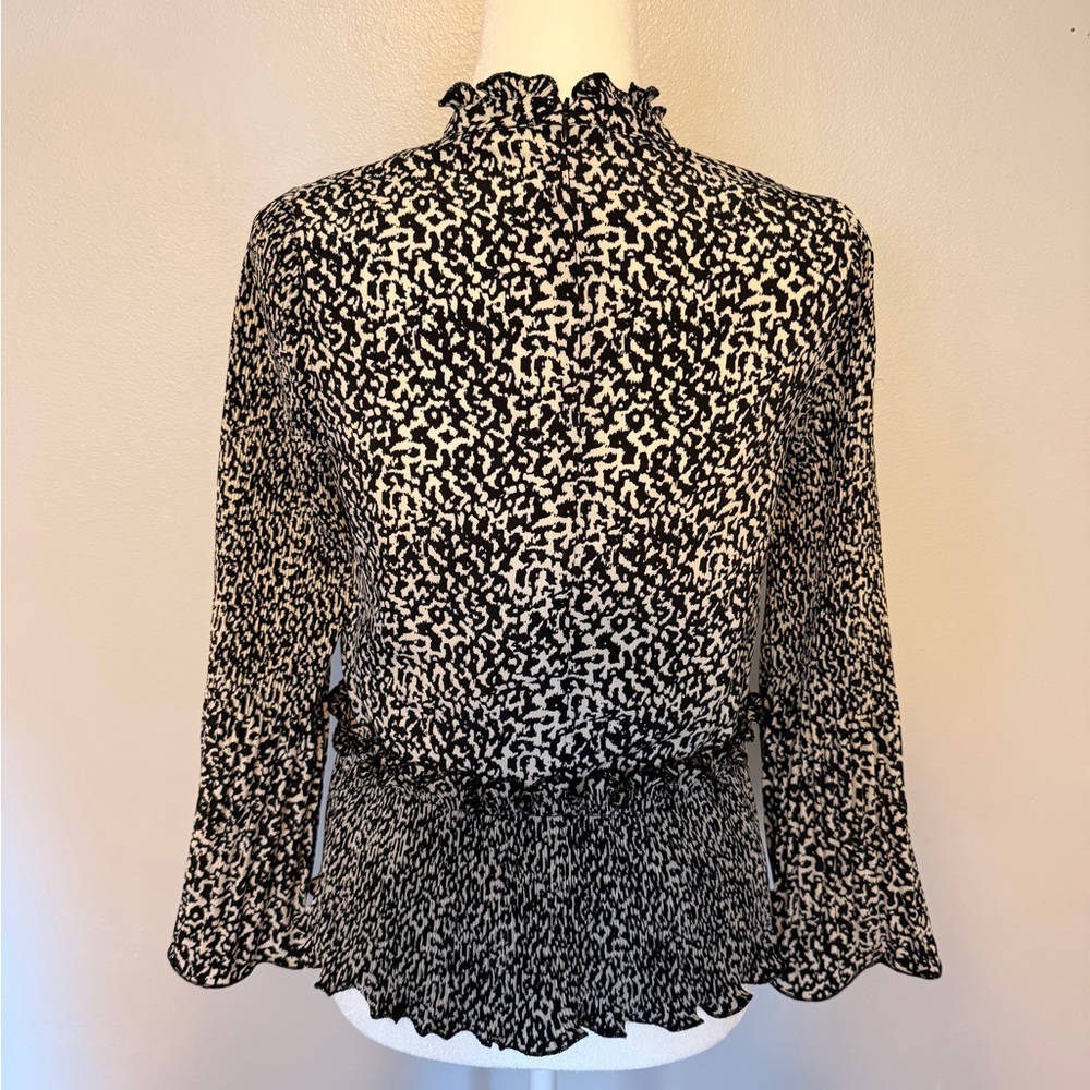 THML Monochrome Abstract Ruffle Blouse - Picture 4 of 5